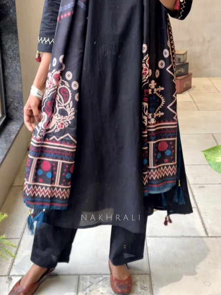 Nerisa Black Suit Set with Printed Dupatta and Thread Work