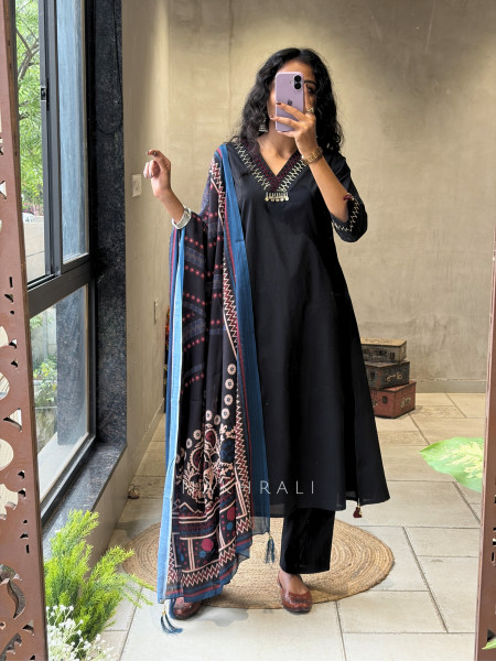 Nerisa Black Suit Set with Printed Dupatta and Thread Work