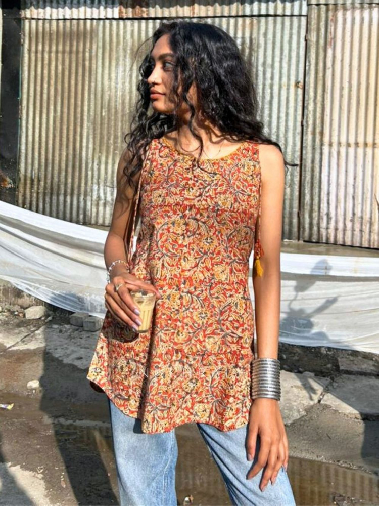 Image of Aira Yellow Cotton Printed Short Kurti
