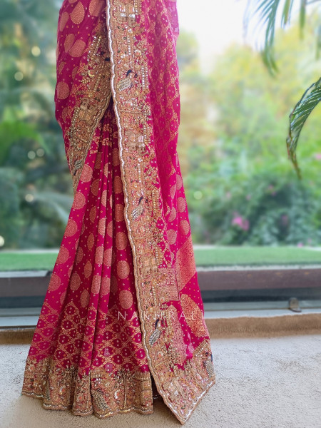 Zari-Chaand Peacock Red Georgette Saree with Bandhani Motifs