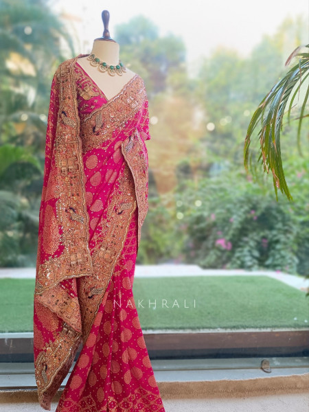 Zari-Chaand Peacock Red Georgette Saree with Bandhani Motifs
