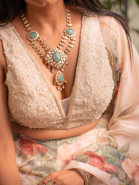 Noor Emerald Kundan Necklace Set