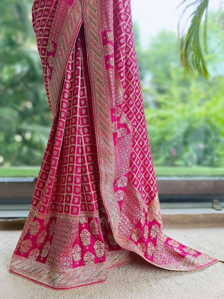 Fuchsia Matrix MagentaBanarasi Silk Saree With Gold Zari Charkhana Weave