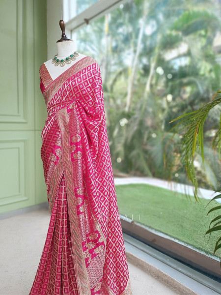 Fuchsia Matrix MagentaBanarasi Silk Saree With Gold Zari Charkhana Weave