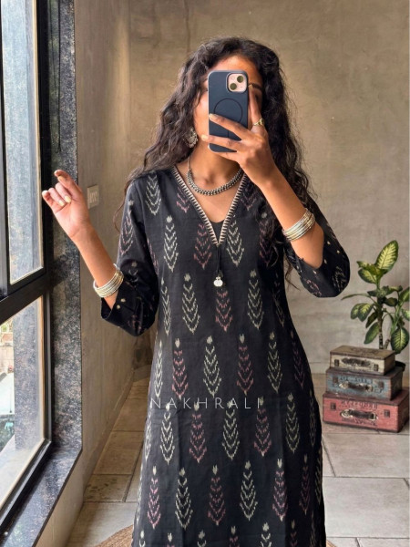 Tanirika Black Cotton Kurta Pant Set with Ikat Print
