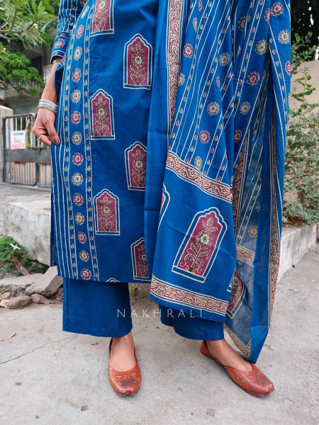 Ravion Blue Straight Suit Set with Heritage Print Dupatta