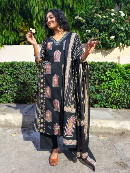 Ravion Black Straight Suit Set with Heritage Print Dupatta