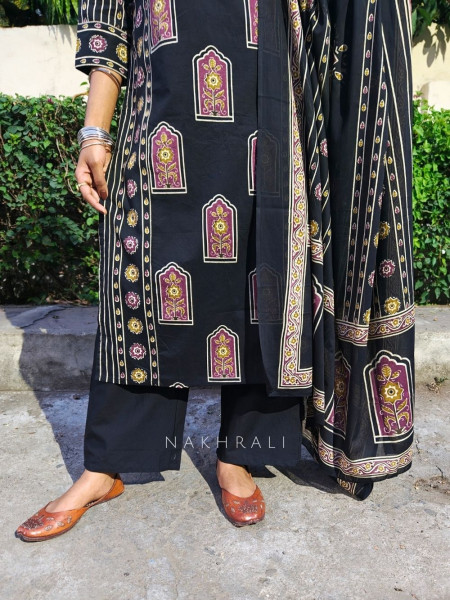 Ravion Black Straight Suit Set with Heritage Print Dupatta