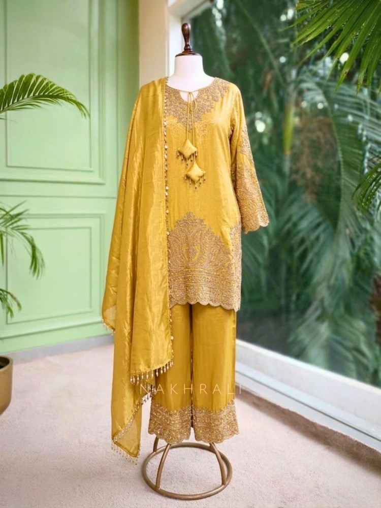 Image of Riyana Yellow Suit Set with Cut Dana Embroidery