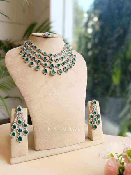 Elthara Emerald Cluster Diamond Necklace Set