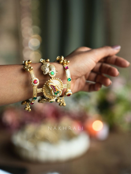 Aarna Handcuff Bracelet