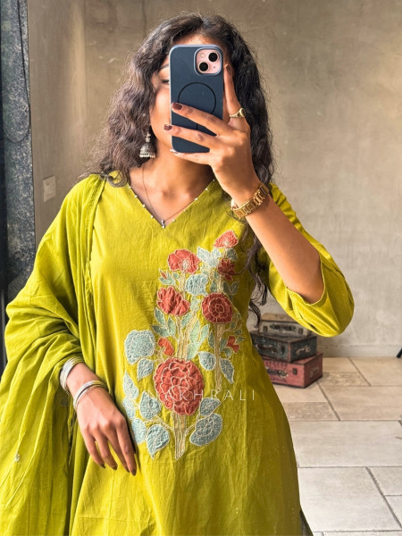 Tavira Green Embroidered Floral Kurta Pant Set with Dupatta