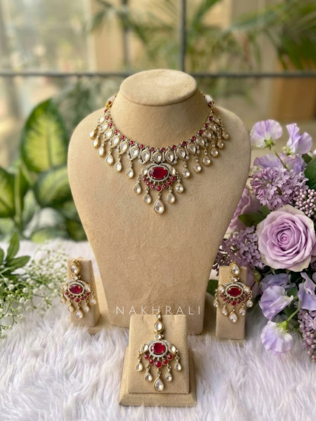 Kumundan Red Necklace Set With Stone & Teardrop Detailing