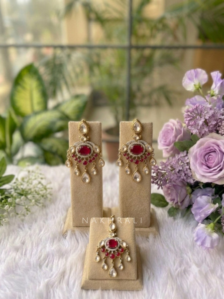 Kumundan Red Necklace Set With Stone & Teardrop Detailing