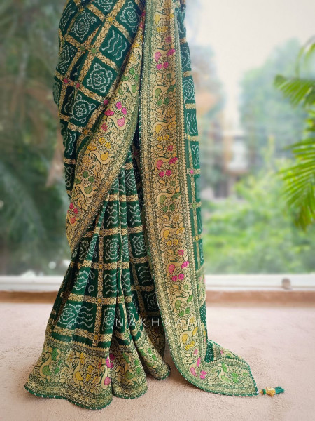 GlamourGrove Green Bandhani Saree