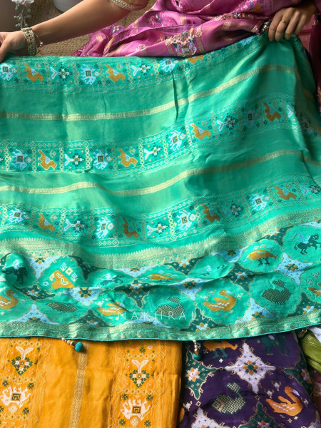Kalyani Plum Rama Patola Saree With With Running Blouse Piece
