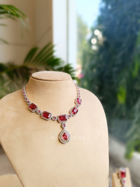 Crimson Radiance Necklace Set
