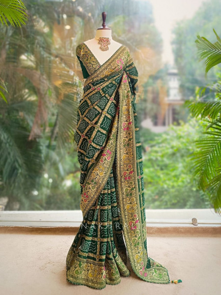 GlamourGrove Green Bandhani Saree