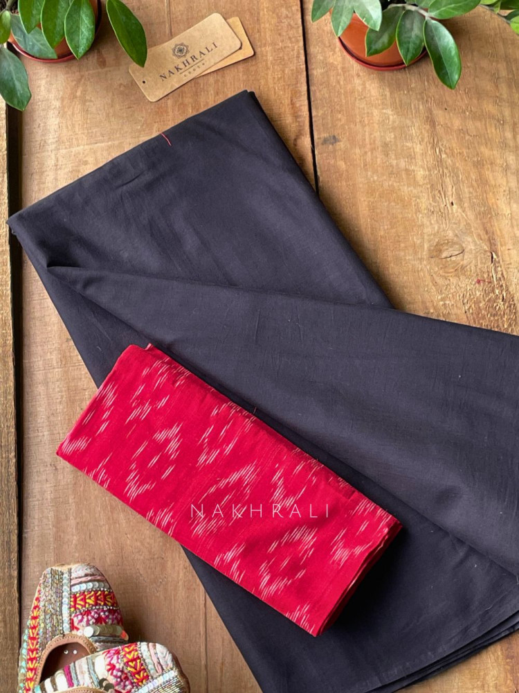 Image of Sutra Black Solid Cotton Saree with Printed Blouse