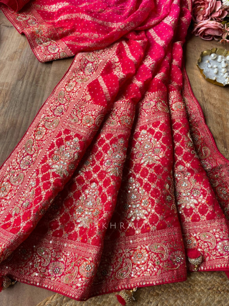 Sarika Magenta Bandhani Saree With Running Blouse Piece
