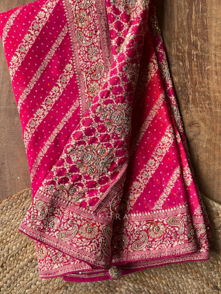 Sarika Magenta Bandhani Saree With Running Blouse Piece