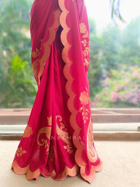 Kusumdhara Rani Saree With Floral Zari Work and Scalloped Border