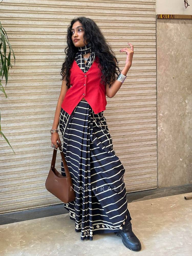 Image of Adaa Black Cotton Printed Saree with Koti