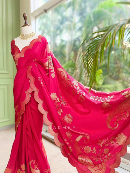 Kusumdhara Rani Saree With Floral Zari Work and Scalloped Border