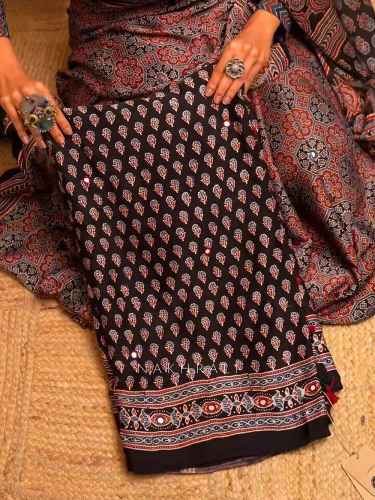 Image of Neerja Black Modal Silk Printed Saree