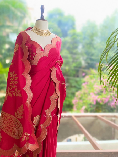Kusumdhara Rani Saree With Floral Zari Work and Scalloped Border