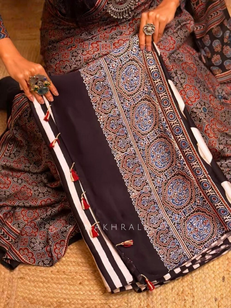 Image of Neerja White Modal Silk Printed Saree