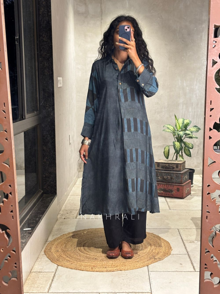 Image of Sundari Navy Blue Printed Full Sleeve Kurta