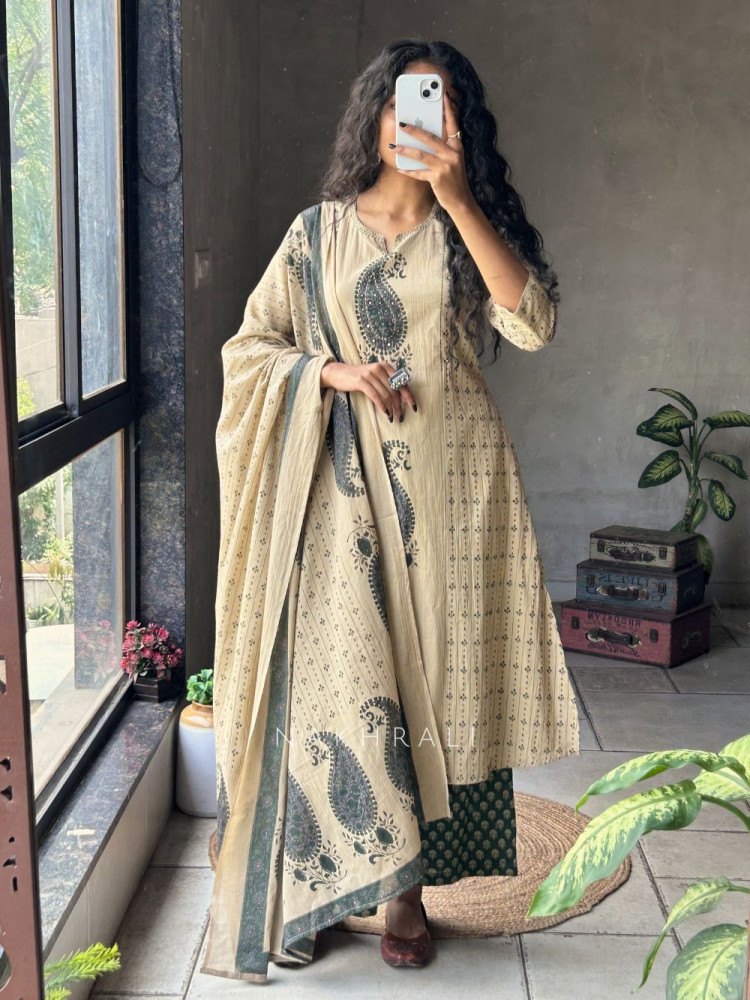 Image of Rangini Green Cotton Suit Set with Paisley Print