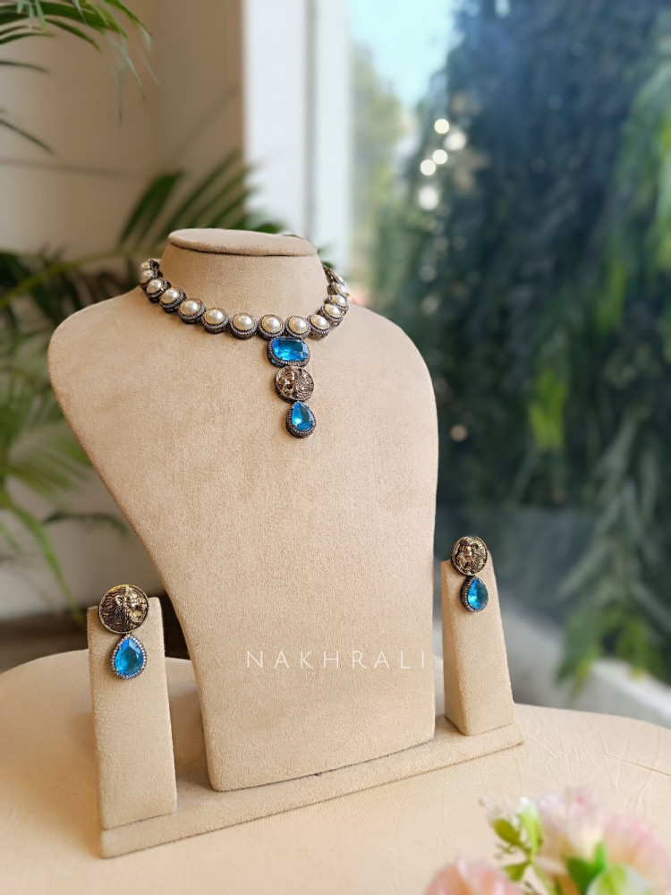Image of Regal Blue Pearl &amp; Lion Coin Necklace Set