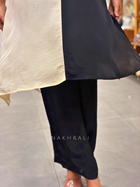 Noirea Dual Tone Kaftan Set with Sequin Embellished Neck