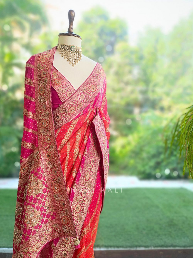 Image of Sarika Magenta Bandhani Saree With Running Blouse Piece