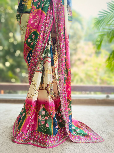 Rihon Magenta Printed Saree with Floral Scenic Design