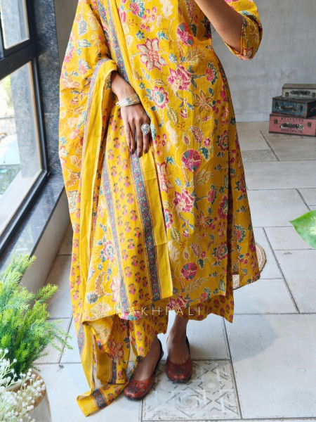 Kivora Mustard Floral Printed Kurta Pant Set with Mirror Neck