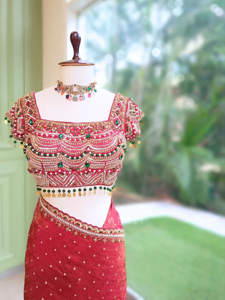 Kundankaari Maroon Crushed Chinon Saree
