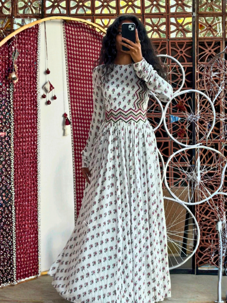 Image of Autumn White Cotton Crop Top &amp; Skirt Set with Floral Print