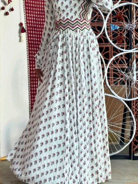 Autumn White Cotton Crop Top & Skirt Set with Floral Print