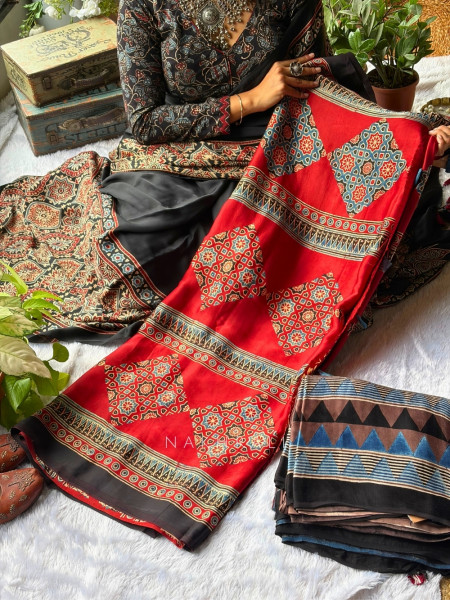 Neerjala Red Modal Silk Printed Saree