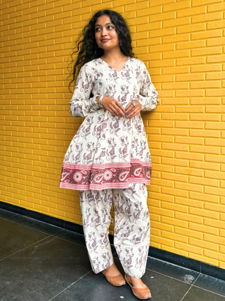 Image of Priyasi Cream Printed Farshi Set