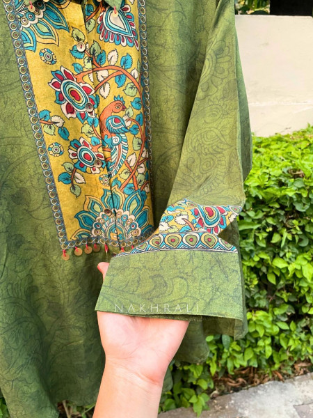 Rangva Green Printed Shirt with Floral Motif