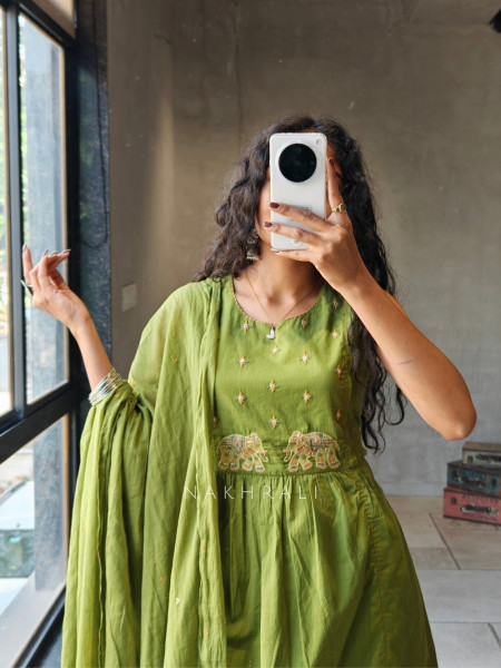 Zenvor Green Anarkali Suit Set with Elephant Embroidered Waist Panel