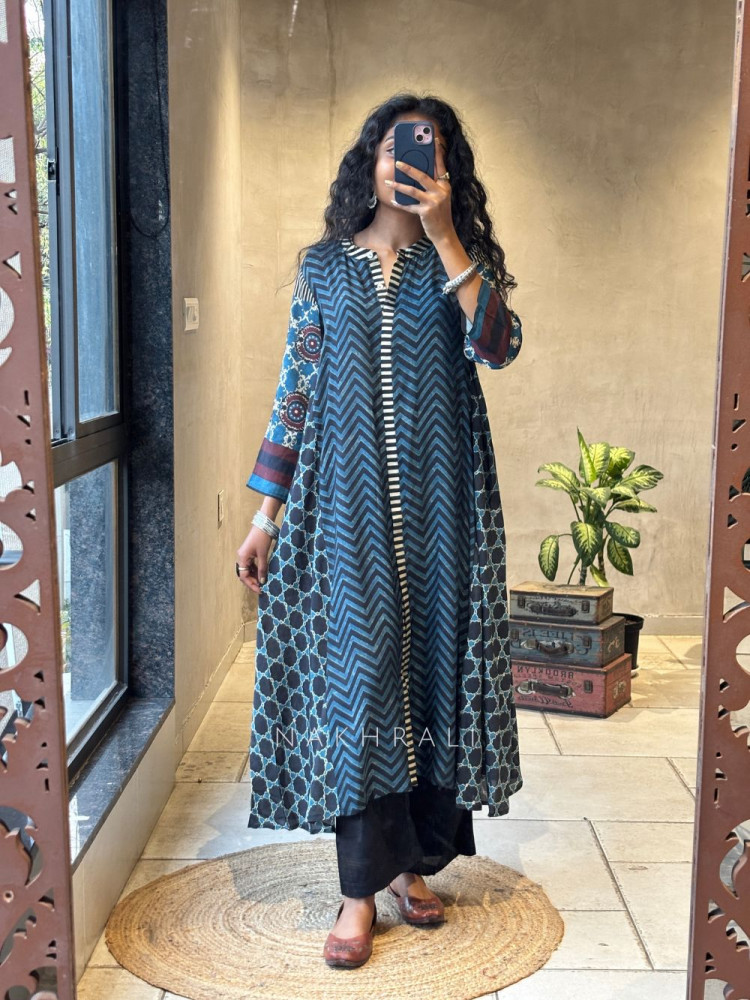 Image of Sundari Blue Printed Full Sleeve Kurta