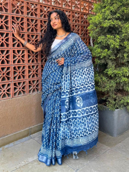 Neelvarn Blue Batik Printed Saree