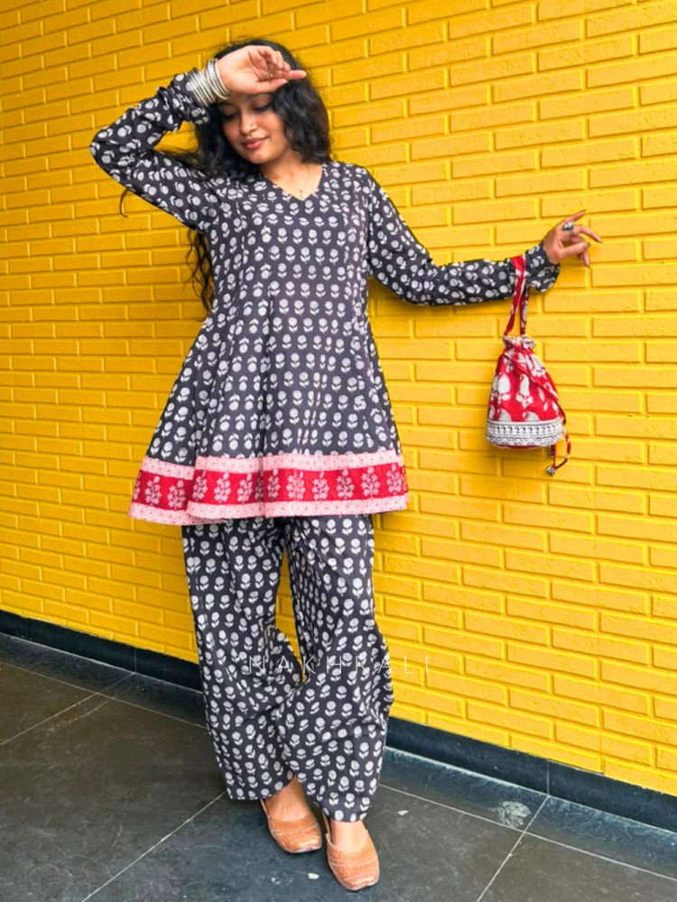 Image of Priyasi Black Printed Farshi Set
