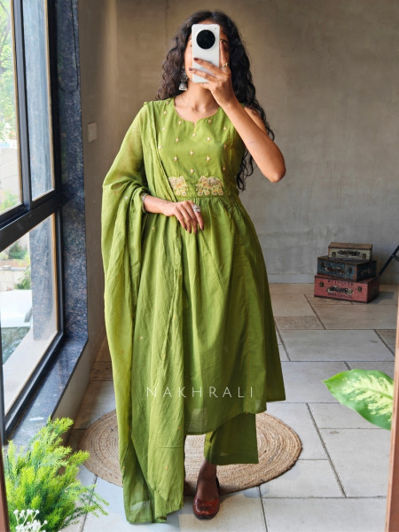 Zenvor Green Anarkali Suit Set with Elephant Embroidered Waist Panel