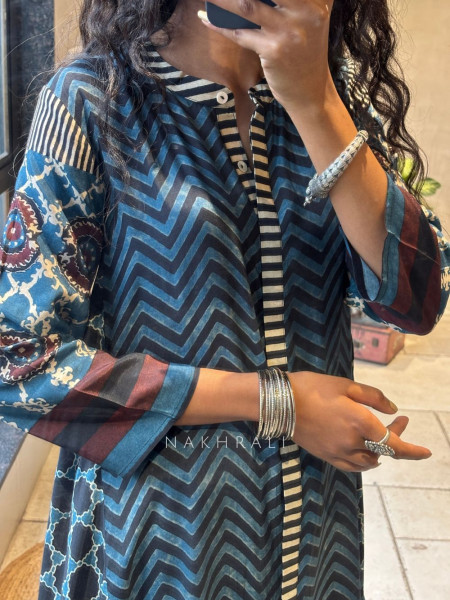 Sundari Blue Printed Full Sleeve Kurta